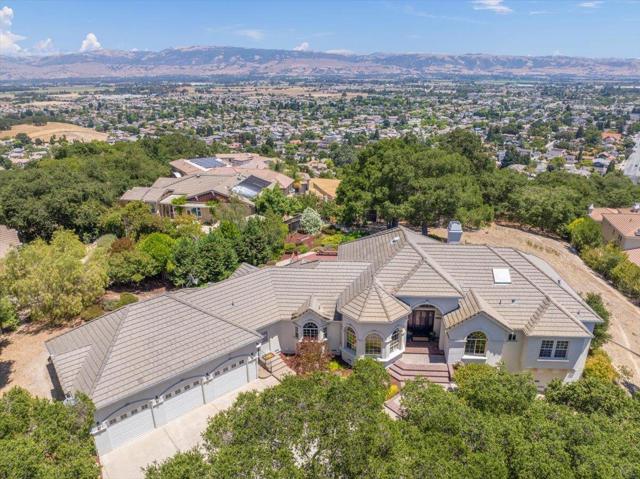 8710 Wild Iris Drive, Gilroy CA: https://media.crmls.org/mediaz/2e6885ab-4cf7-4000-b3c5-883026e7e171.jpg