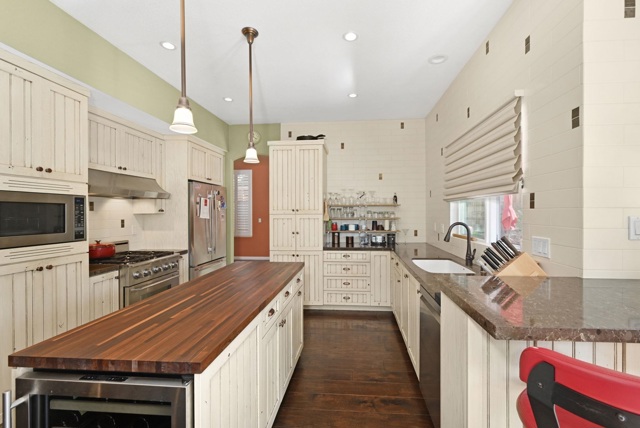 5233 Boulder Ct, Concord CA: https://media.crmls.org/mediaz/2e6941eb-d938-4dc7-98fd-1f0b5732541b.jpg