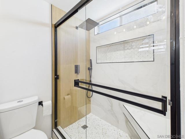 670 Bel Air Dr W, Vista CA: https://media.crmls.org/mediaz/2e6983ef-27e3-4f08-bad4-d6daae7256f3.jpg
