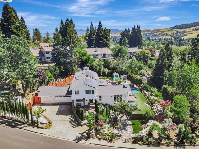 324 Merrilee Place, Danville CA: https://media.crmls.org/mediaz/2e6990a2-5fc6-4ccd-a8ef-11515a4b9e0c.jpg