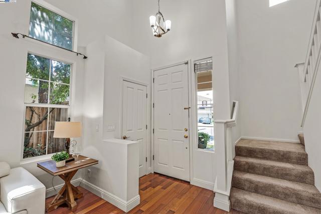 34906 Herringbone Ct, Union City CA: https://media.crmls.org/mediaz/2e69a49b-fefc-48d2-a237-c12290cb4a4c.jpg