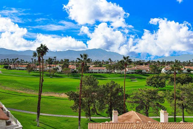 285 Desert Falls E Drive, Palm Desert CA: https://media.crmls.org/mediaz/2e69b7ca-7b92-46ef-b544-9a922ba21ad9.jpg