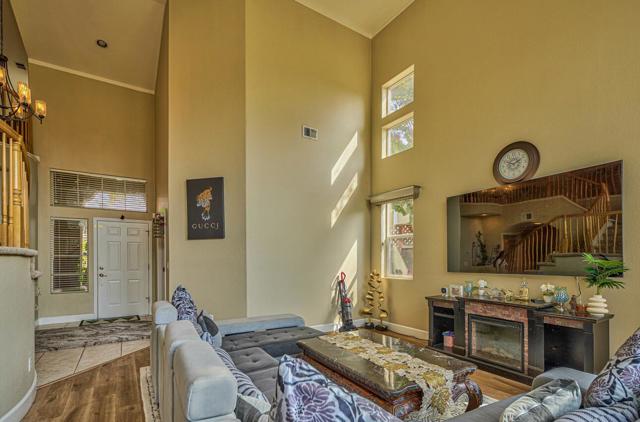 Image 5 of 35 For 9740 Linnet Court