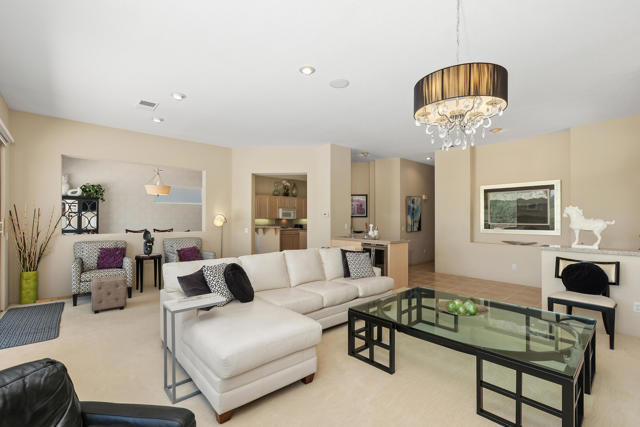 99 Kavenish Drive, Rancho Mirage CA: https://media.crmls.org/mediaz/2e6a9370-057f-43b0-b850-08066b377aa9.jpg