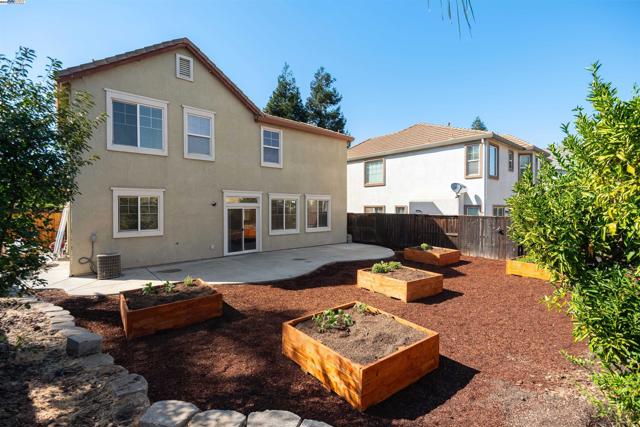 181 Maidenhair St, Pittsburg CA: https://media.crmls.org/mediaz/2e6ac7cd-1cb8-4c97-a9d0-2e3f17633a92.jpg