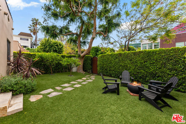 708 Westbourne Drive, West Hollywood CA: https://media.crmls.org/mediaz/2e6ae292-4ffa-4eac-bf67-2a9608285d8d.jpg