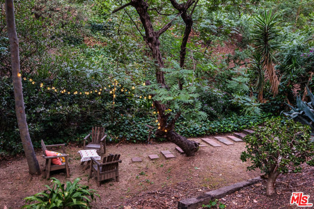 980 Oneonta Drive, Los Angeles CA: https://media.crmls.org/mediaz/2e6aeec6-1a17-4584-b96e-45ac37d1a18d.jpg