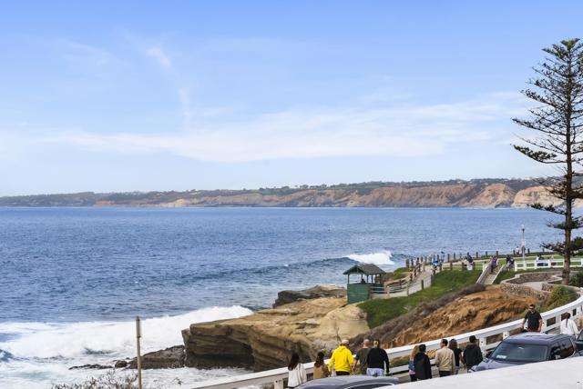 939 Coast Boulevard, La Jolla CA: https://media.crmls.org/mediaz/2e6b0af1-6f7f-4591-af22-5b273d40c0ec.jpg