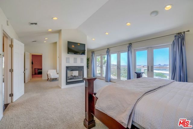 6537 Hedding Street, Los Angeles CA: https://media.crmls.org/mediaz/2e6b18a7-5e1b-4909-b984-4b61a88fa1a1.jpg