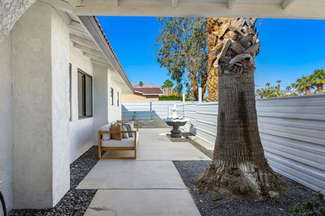 2171 E Francis Drive, Palm Springs CA: https://media.crmls.org/mediaz/2e6b5ebc-e4a3-4d14-8e3f-ce06ab0a1f3f.jpg