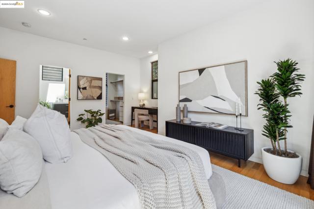 2010 9th St, Berkeley CA: https://media.crmls.org/mediaz/2e6bbbd4-72c2-4906-bf84-f4c9e1ddacdd.jpg