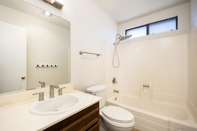 9228 Mast Blvd, Santee CA: https://media.crmls.org/mediaz/2e6c0d66-5bc1-4af1-9e35-b7838fdb1758.jpg