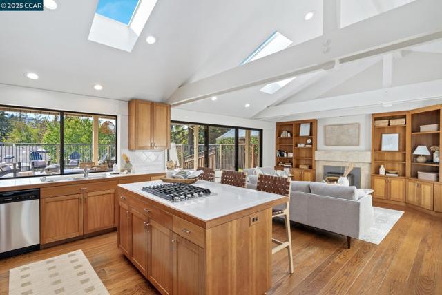 131 Clover Hill Court, Danville CA: https://media.crmls.org/mediaz/2e6c4239-a762-47ab-873f-35b9c41d40d5.jpg