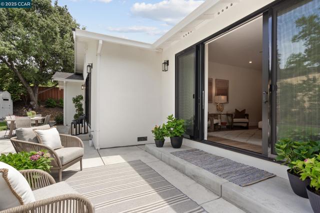 267 Valle Vista Dr, Danville CA: https://media.crmls.org/mediaz/2e6c5520-22e2-4818-83d1-f3e00643c9f8.jpg
