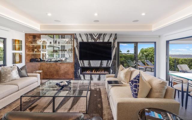 5560 Moonlight Lane, La Jolla CA: https://media.crmls.org/mediaz/2e6c568e-9dcb-4ad8-bb8b-ca9684057119.jpg