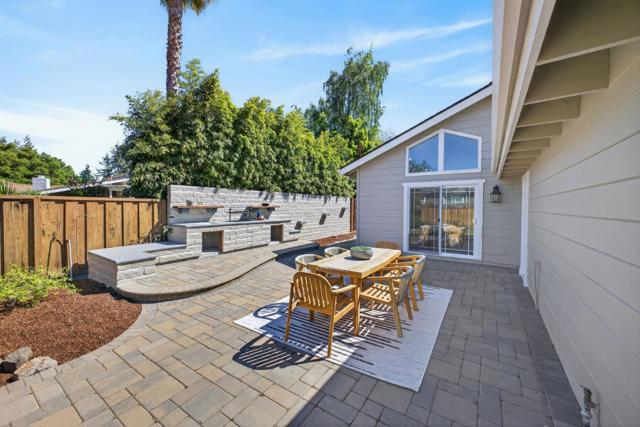 2169 Yorkshire Way, Mountain View CA: https://media.crmls.org/mediaz/2e6ca0c2-399b-46c2-b5f2-9a77053d431e.jpg