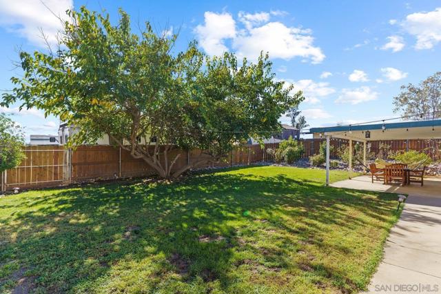744 W Haverford Rd, Ramona CA: https://media.crmls.org/mediaz/2e6d5e67-1c6a-4aa8-a4aa-e041e6828ebb.jpg