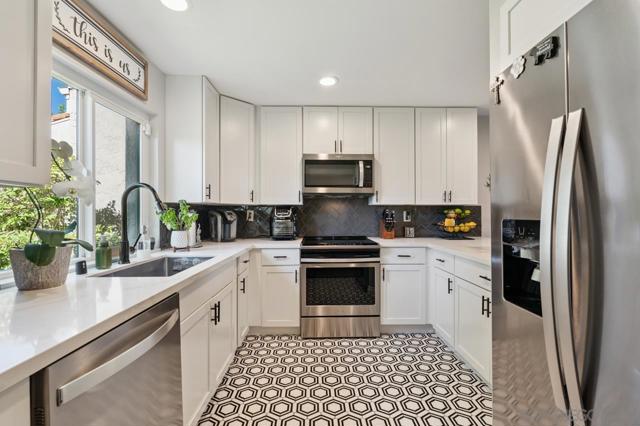 17839 Valle De Lobo, Poway CA: https://media.crmls.org/mediaz/2e6dc472-e0c6-489c-b445-4f91c61b806d.jpg