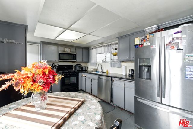 350 N Shadyglen Drive, Covina CA: https://media.crmls.org/mediaz/2e6e0452-d80a-4808-ae4c-9a01a6a269ef.jpg