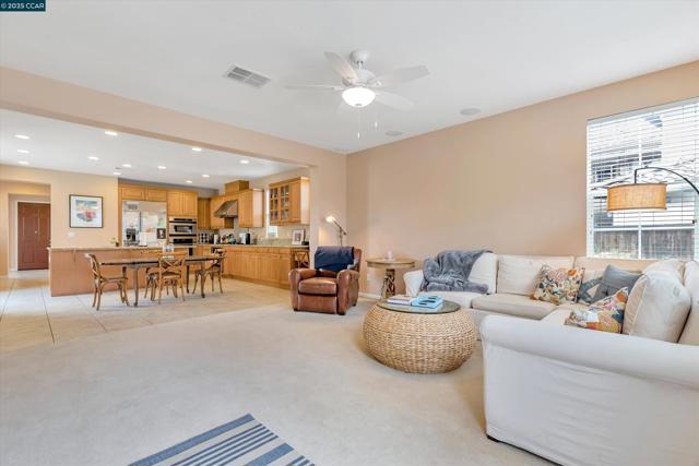 1489 Menton St, Danville CA: https://media.crmls.org/mediaz/2e6e7563-b5b9-4acb-9499-59ff56897458.jpg