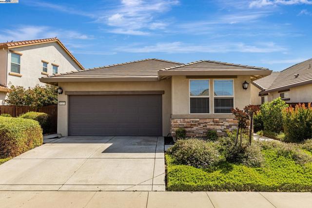 9315 Wild Lilac Cir, Sacramento CA: https://media.crmls.org/mediaz/2e6edb97-eb36-4a21-95ef-5dae2d3231c6.jpg