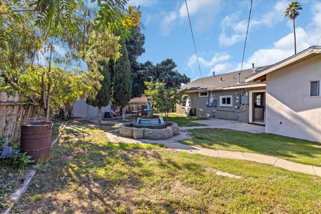 1238 Granada Avenue, Salinas CA: https://media.crmls.org/mediaz/2e6f3377-a320-44c5-af0f-b68ff4487e4d.jpg