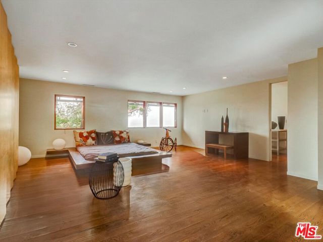 16959 Dulce Ynez Lane, Pacific Palisades CA: https://media.crmls.org/mediaz/2e6f6362-9f8c-4dd7-9fe7-fb1150ad8291.jpg