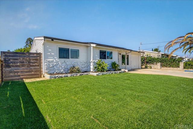 Detail Gallery Image 3 of 34 For 1010 San Juan St, Oceanside,  CA 92058 - 3 Beds | 1 Baths