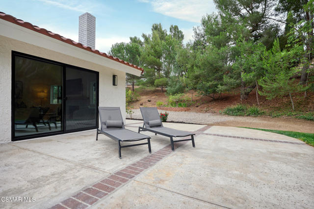 674 Lautrec Court, Thousand Oaks CA: https://media.crmls.org/mediaz/2e6fe408-7c7a-4020-a3aa-7d743d683eb5.jpg