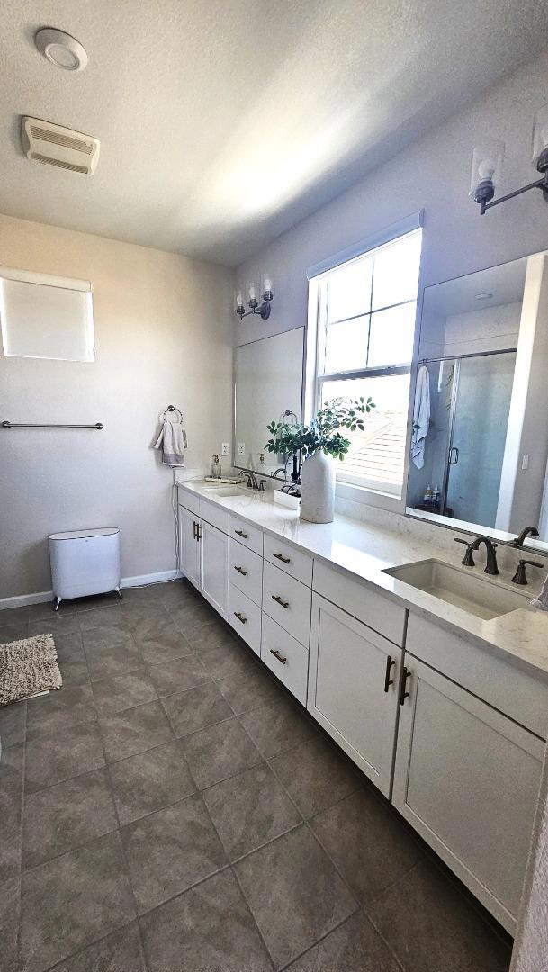 8285 Courage Drive, Sacramento CA: https://media.crmls.org/mediaz/2e71fc4e-1e80-41c5-9bce-4f6c53f0e4c4.jpg
