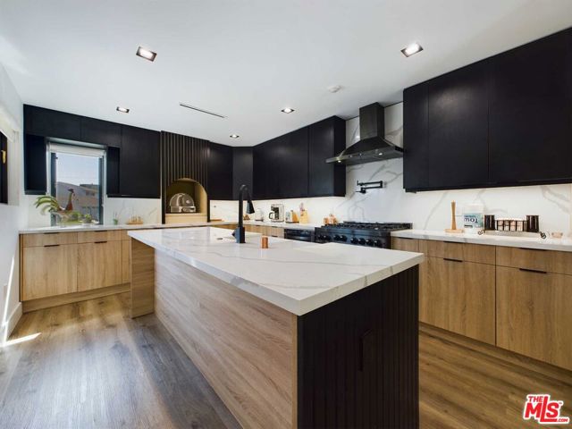 5109 Longridge Avenue, Sherman Oaks CA: https://media.crmls.org/mediaz/2e726fdf-e397-4f90-a36d-11e28379a0d5.jpg