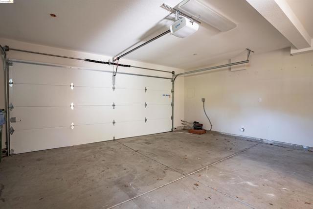 Image 40 of 43 For 2640 Jones Rd  A