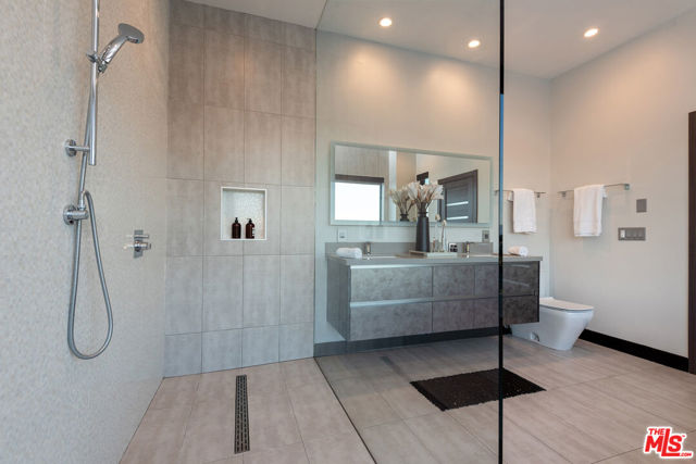 4338 Gayle Drive, Tarzana CA: https://media.crmls.org/mediaz/2e735eb8-43b4-4efc-a687-3f602f36d3c2.jpg