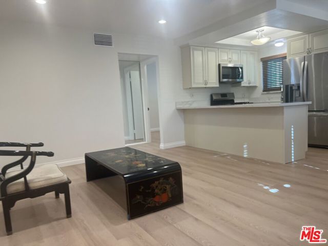 1017 Sonora Avenue, Glendale CA: https://media.crmls.org/mediaz/2e7371a1-eb92-44f0-a3b7-7f4cebb72f68.jpg