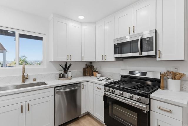 Detail Gallery Image 4 of 23 For 6729 Mezin Way, San Diego,  CA 92114 - 4 Beds | 1/1 Baths