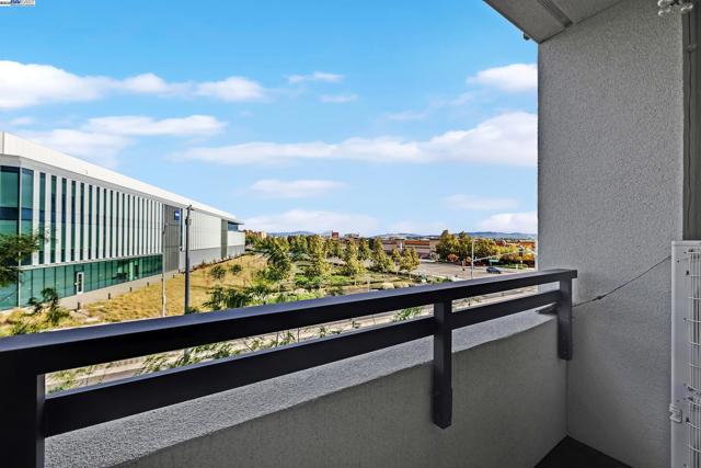 5394 Arnold Rd, Dublin CA: https://media.crmls.org/mediaz/2e73ae23-dc78-4dc7-91ae-b068b8f626d8.jpg