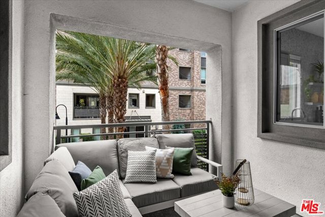12714 W Sea Spray Place, Playa Vista CA: https://media.crmls.org/mediaz/2e73df5f-a7b3-41ad-a590-39786f096bb8.jpg