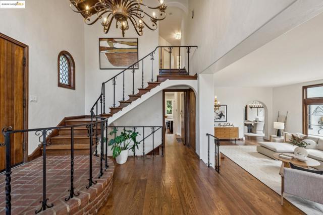 356 Mountain Avenue, Piedmont CA: https://media.crmls.org/mediaz/2e743b6a-5d4c-42b7-9fec-916b9c4d5852.jpg