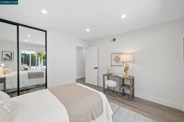 117 Brighton Rd, Alameda CA: https://media.crmls.org/mediaz/2e747da4-6a1d-4e11-9052-b356b3b3ef7e.jpg