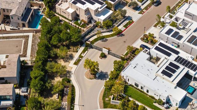 6183 Summit Crest Circle, San Diego CA: https://media.crmls.org/mediaz/2e748e0e-a3a2-4f07-8b2c-95dfab356330.jpg
