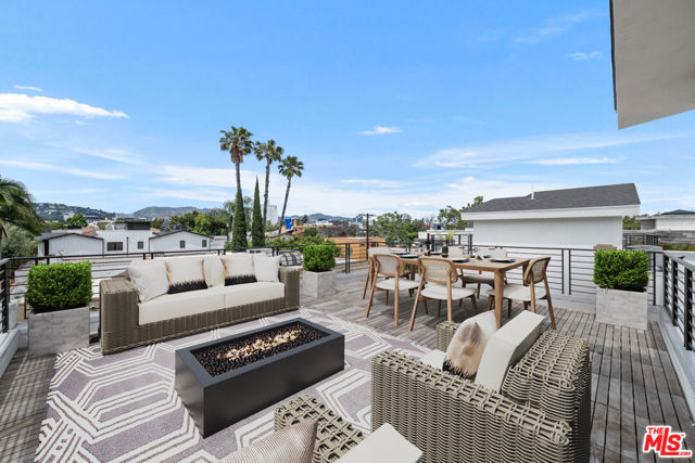 816 N Orange Drive, Los Angeles CA: https://media.crmls.org/mediaz/2e74bda9-9a7b-4703-bc87-435a9969cd25.jpg