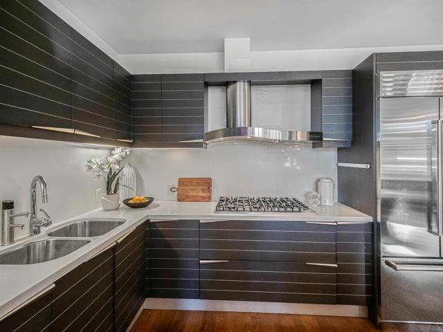 1325 Pacific Hwy, San Diego CA: https://media.crmls.org/mediaz/2e74c3f7-6549-4ab3-a762-b384c7d7a886.jpg