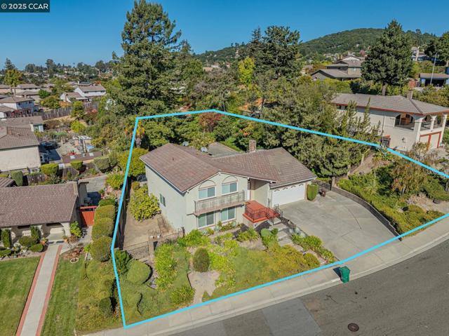 109 Scotts Chute Ct, Richmond CA: https://media.crmls.org/mediaz/2e74e673-0e5c-442c-9748-3e04c343e9d5.jpg