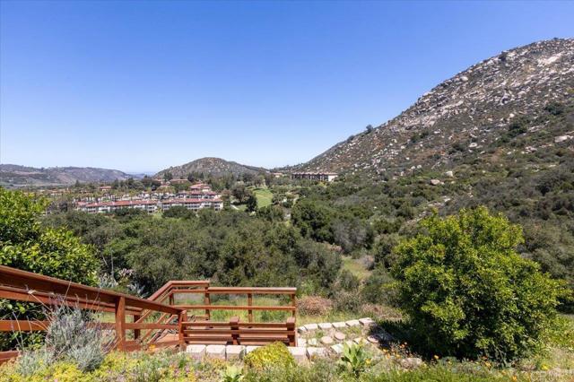 8975 Lawrence Welk Dr, Escondido CA: https://media.crmls.org/mediaz/2e752f46-927f-4c3b-a4ac-c6f399f25e36.jpg