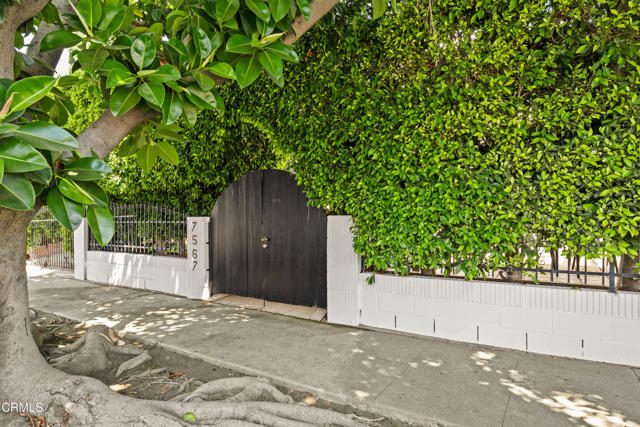 7567 Rosewood Avenue, Los Angeles CA: https://media.crmls.org/mediaz/2e75e6ee-dfbb-4c49-9907-10cbc7c95119.jpg
