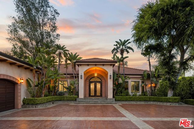 13845 Magnolia Boulevard, Sherman Oaks CA: https://media.crmls.org/mediaz/2e76365d-3205-43d5-be61-e9d5430cadc6.jpg