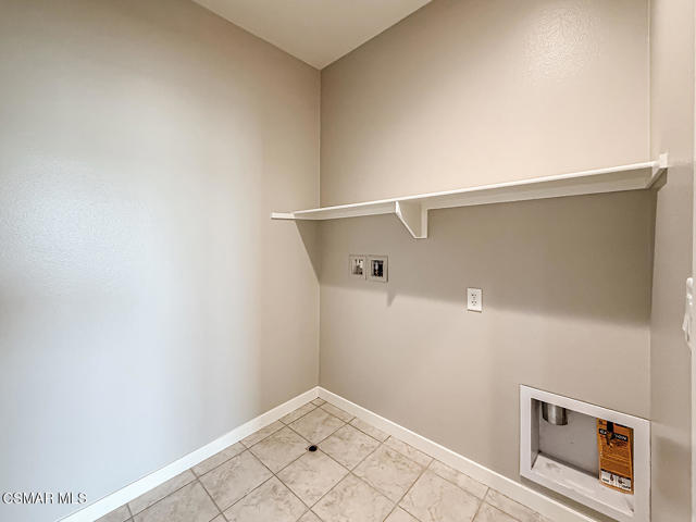 1953 Cottage Drive, Simi Valley CA: https://media.crmls.org/mediaz/2e769995-f5dc-436b-8ad4-4cd10289dad2.jpg