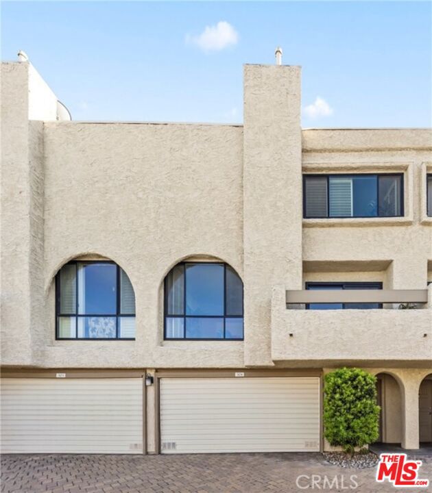 4227 Freedom Drive, Calabasas CA: https://media.crmls.org/mediaz/2e76e38c-e53f-457a-922a-f01f58e04b1f.jpg