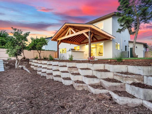 9401 Broadmoor Pl, La Mesa CA: https://media.crmls.org/mediaz/2e770668-d7cc-4375-93b1-b2afb5e9805f.jpg
