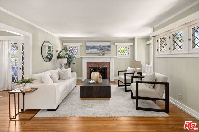 4155 Madison Avenue, Culver City CA: https://media.crmls.org/mediaz/2e77186c-0773-46bd-b0b7-2e3f569fd64a.jpg